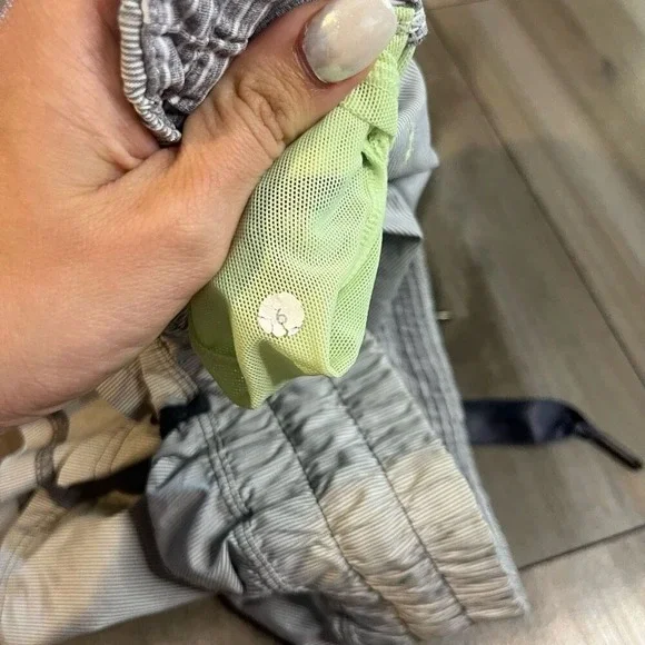 Lululemon Black Pattern Athletic Workout Shorts Women 6 Bin M-70 - Picture 5 of 5